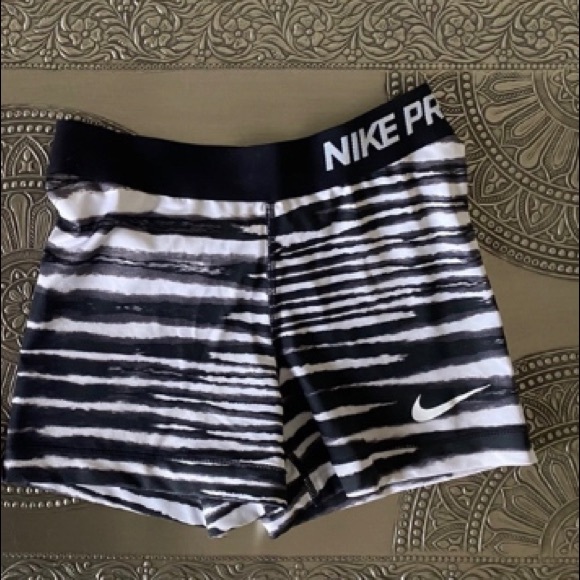 Nike Pro Shorts - Picture 3 of 4
